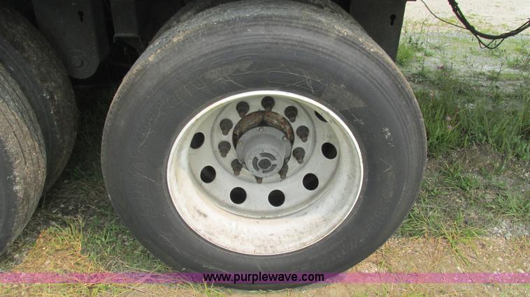 image for item J8553 2007 Wabash refrigerated van trailer