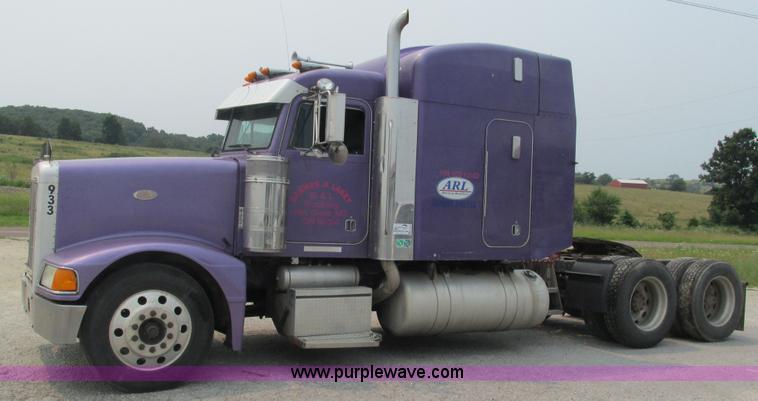 image for item J8554 2000 Peterbilt 377 semi truck