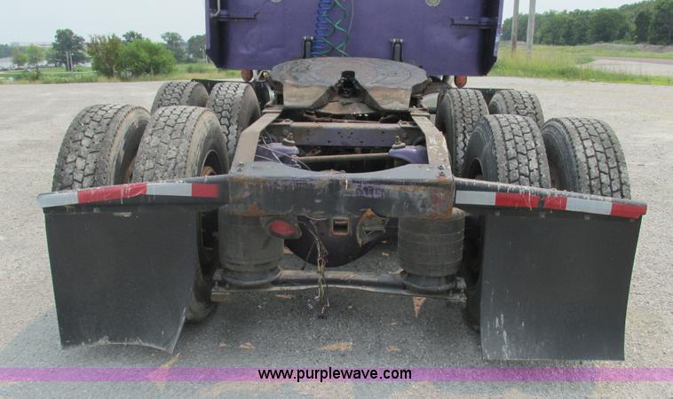 image for item J8554 2000 Peterbilt 377 semi truck
