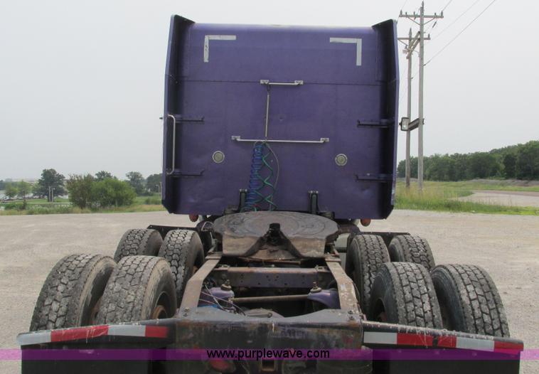 image for item J8554 2000 Peterbilt 377 semi truck