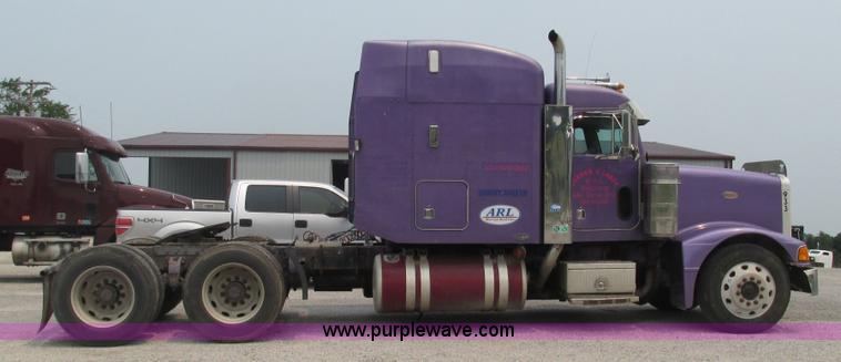 image for item J8554 2000 Peterbilt 377 semi truck