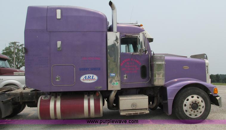 image for item J8554 2000 Peterbilt 377 semi truck