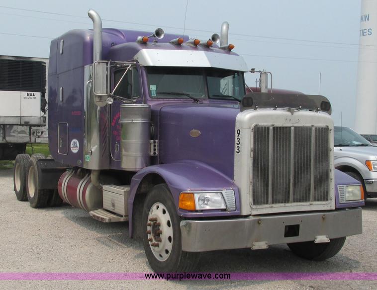 image for item J8554 2000 Peterbilt 377 semi truck