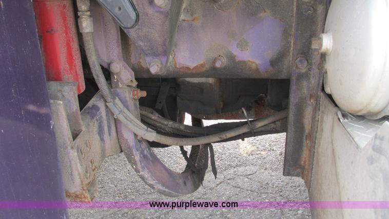 image for item J8554 2000 Peterbilt 377 semi truck