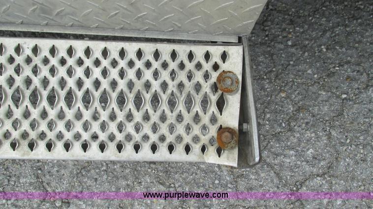 image for item J8554 2000 Peterbilt 377 semi truck