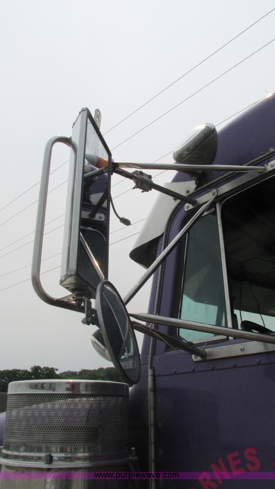 image for item J8554 2000 Peterbilt 377 semi truck