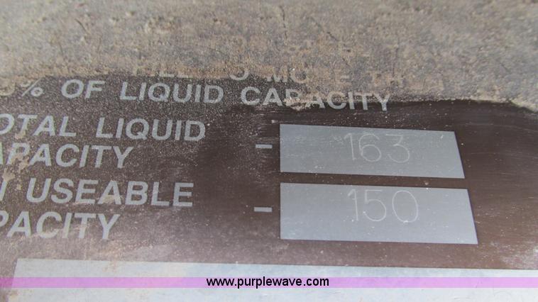 image for item J8554 2000 Peterbilt 377 semi truck