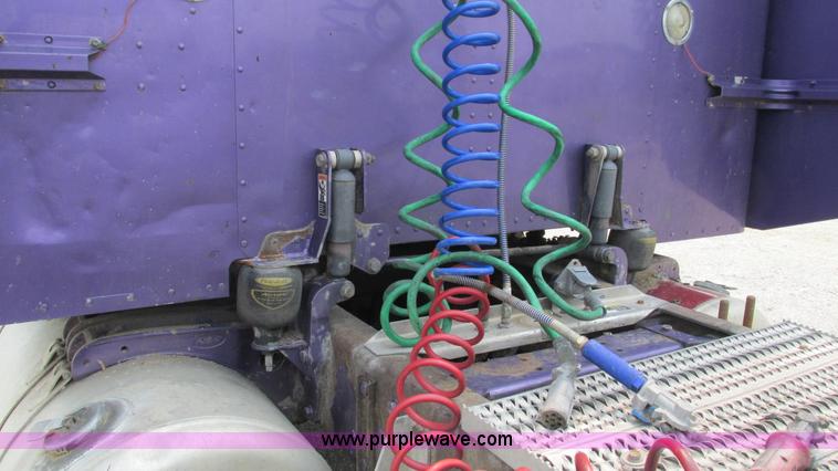 image for item J8554 2000 Peterbilt 377 semi truck