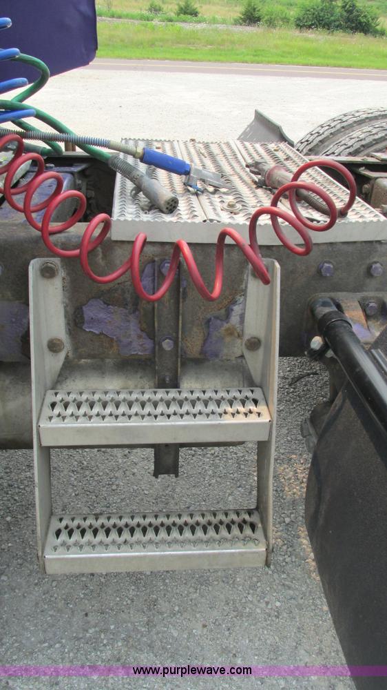 image for item J8554 2000 Peterbilt 377 semi truck