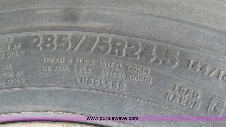 image for item J8554 2000 Peterbilt 377 semi truck