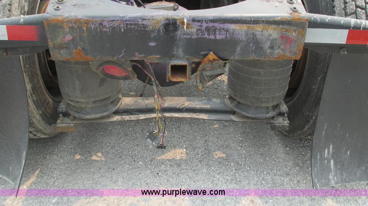 image for item J8554 2000 Peterbilt 377 semi truck