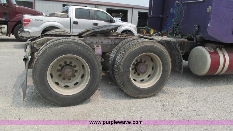 image for item J8554 2000 Peterbilt 377 semi truck