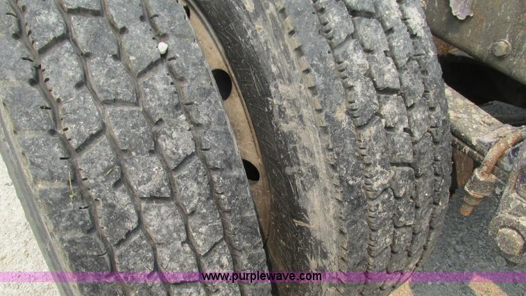 image for item J8554 2000 Peterbilt 377 semi truck