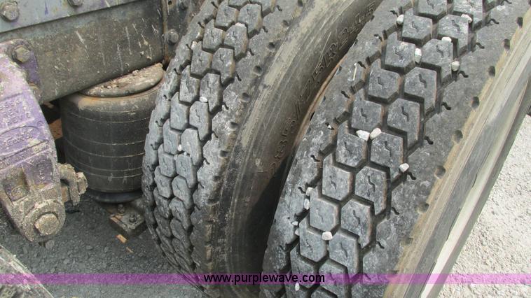 image for item J8554 2000 Peterbilt 377 semi truck