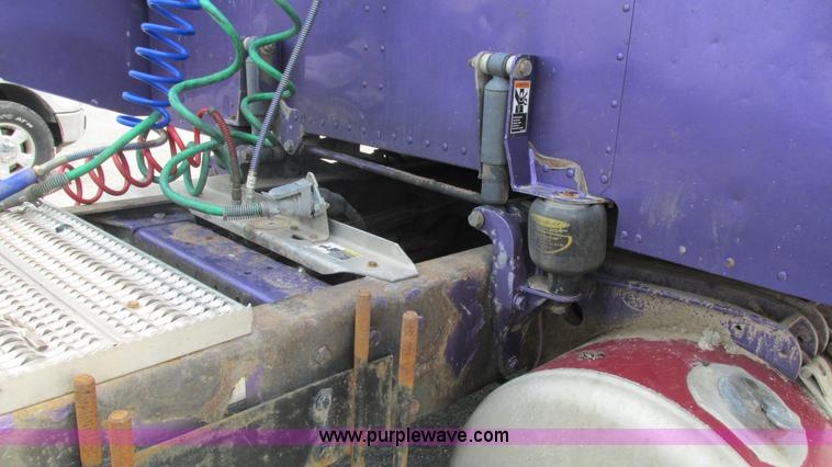 image for item J8554 2000 Peterbilt 377 semi truck