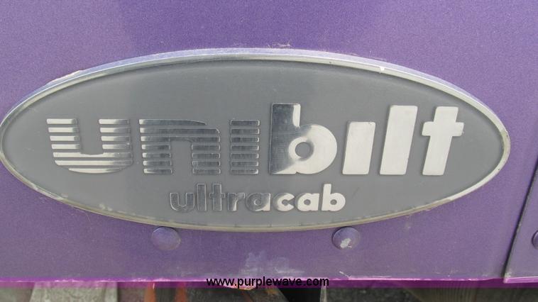 image for item J8554 2000 Peterbilt 377 semi truck