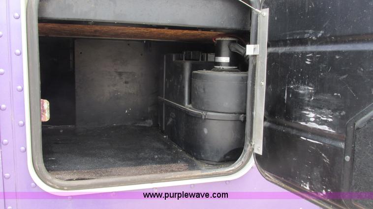 image for item J8554 2000 Peterbilt 377 semi truck