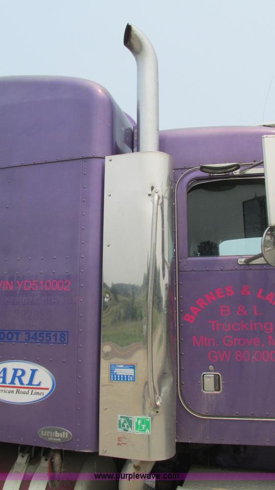 image for item J8554 2000 Peterbilt 377 semi truck