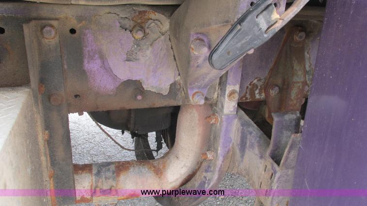 image for item J8554 2000 Peterbilt 377 semi truck