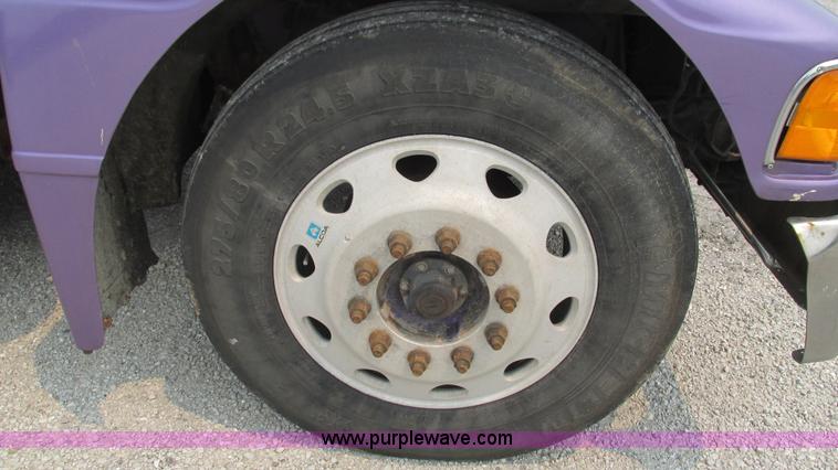 image for item J8554 2000 Peterbilt 377 semi truck