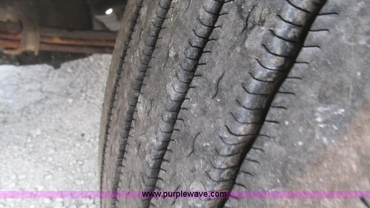 image for item J8554 2000 Peterbilt 377 semi truck