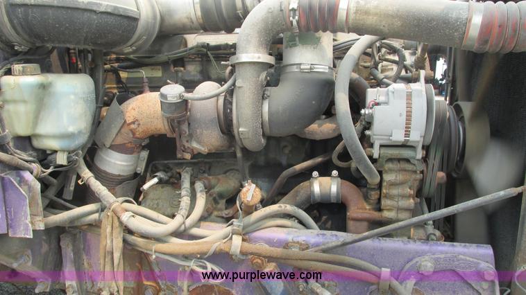 image for item J8554 2000 Peterbilt 377 semi truck