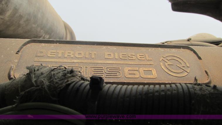 image for item J8554 2000 Peterbilt 377 semi truck