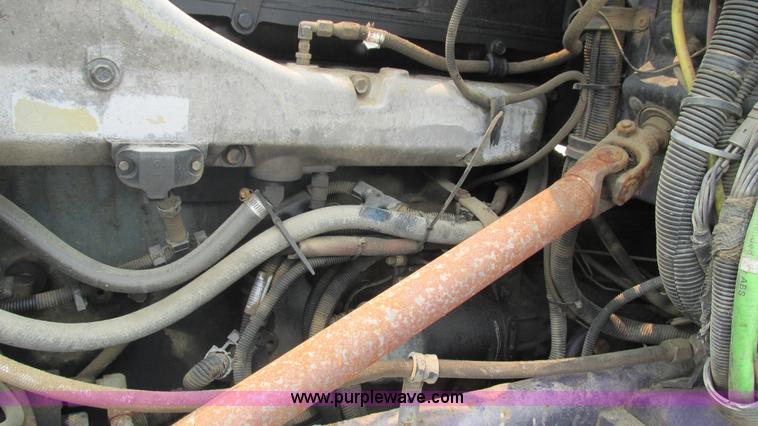 image for item J8554 2000 Peterbilt 377 semi truck