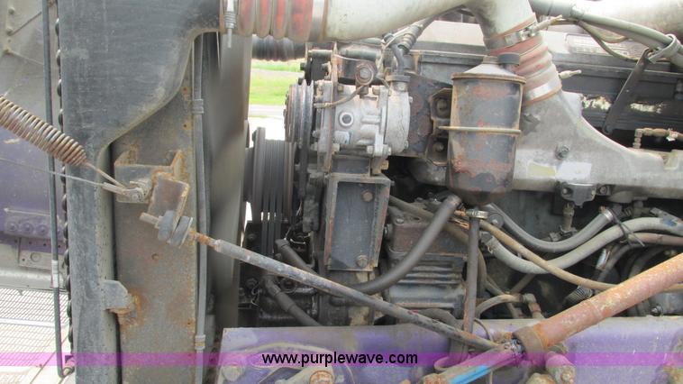 image for item J8554 2000 Peterbilt 377 semi truck