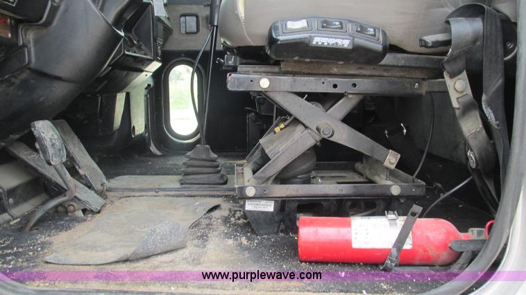 image for item J8554 2000 Peterbilt 377 semi truck