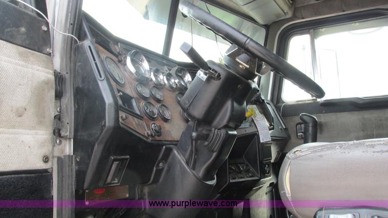 image for item J8554 2000 Peterbilt 377 semi truck