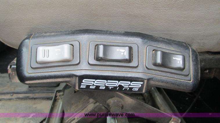 image for item J8554 2000 Peterbilt 377 semi truck