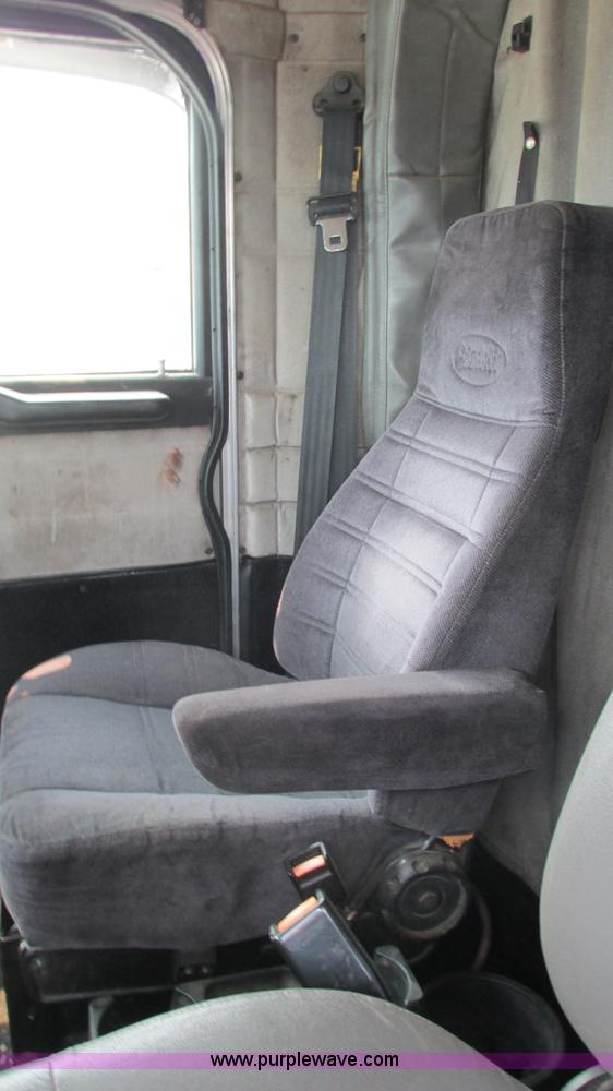 image for item J8554 2000 Peterbilt 377 semi truck