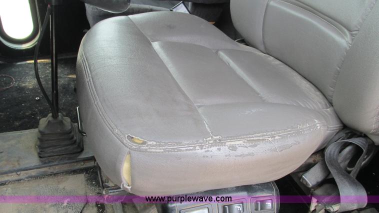 image for item J8554 2000 Peterbilt 377 semi truck