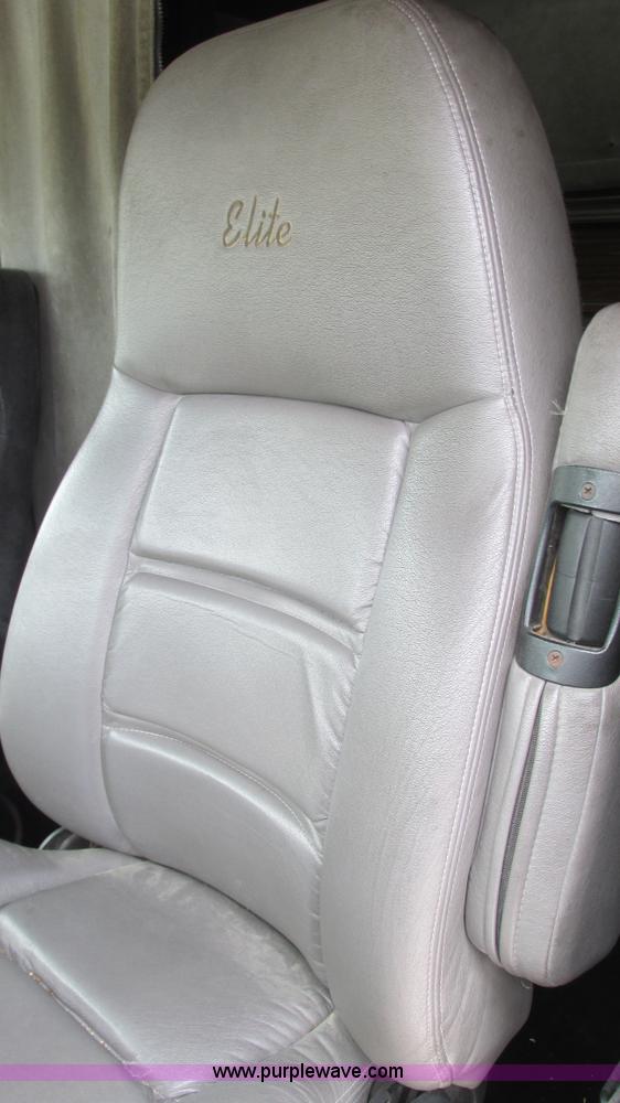 image for item J8554 2000 Peterbilt 377 semi truck