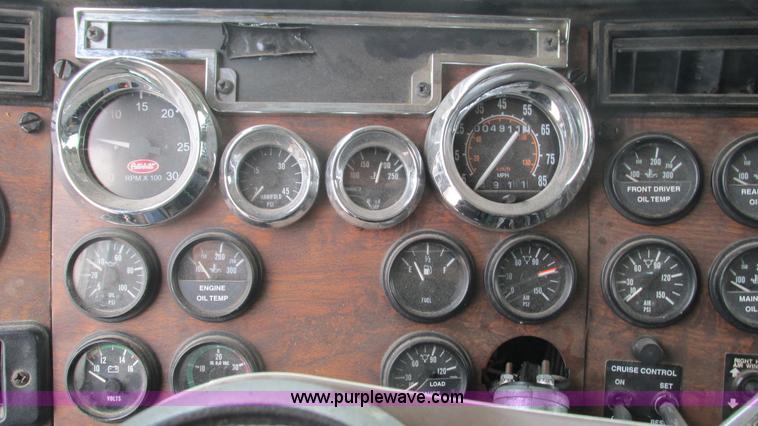 image for item J8554 2000 Peterbilt 377 semi truck