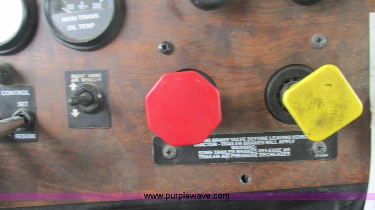 image for item J8554 2000 Peterbilt 377 semi truck