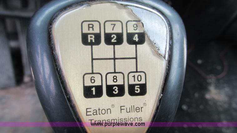 image for item J8554 2000 Peterbilt 377 semi truck