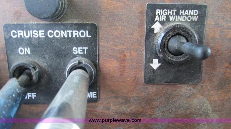 image for item J8554 2000 Peterbilt 377 semi truck