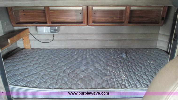 image for item J8554 2000 Peterbilt 377 semi truck