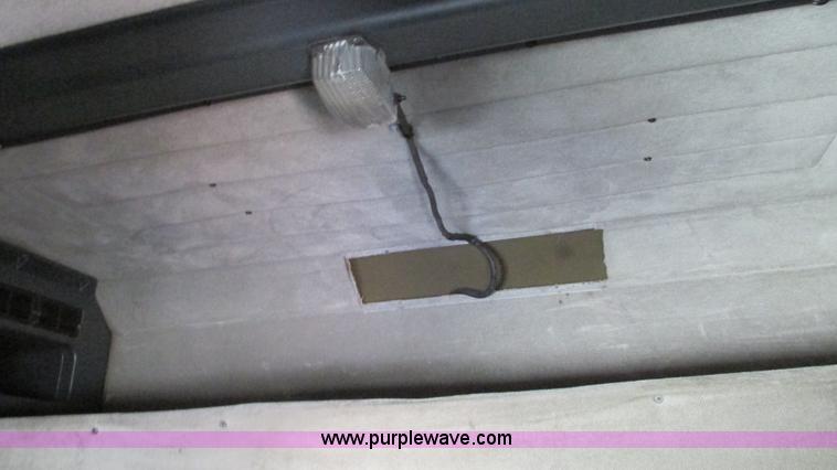 image for item J8554 2000 Peterbilt 377 semi truck