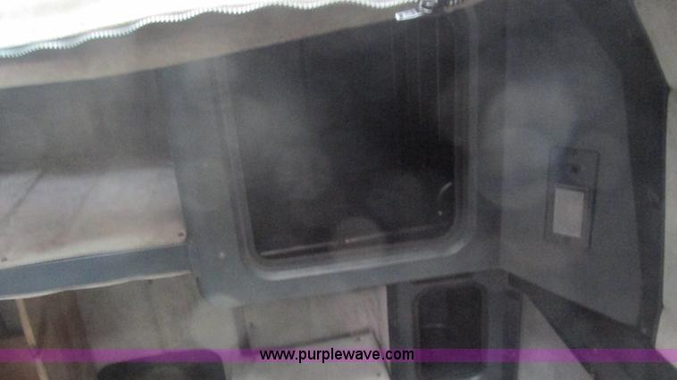 image for item J8554 2000 Peterbilt 377 semi truck