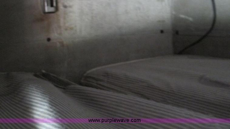 image for item J8554 2000 Peterbilt 377 semi truck