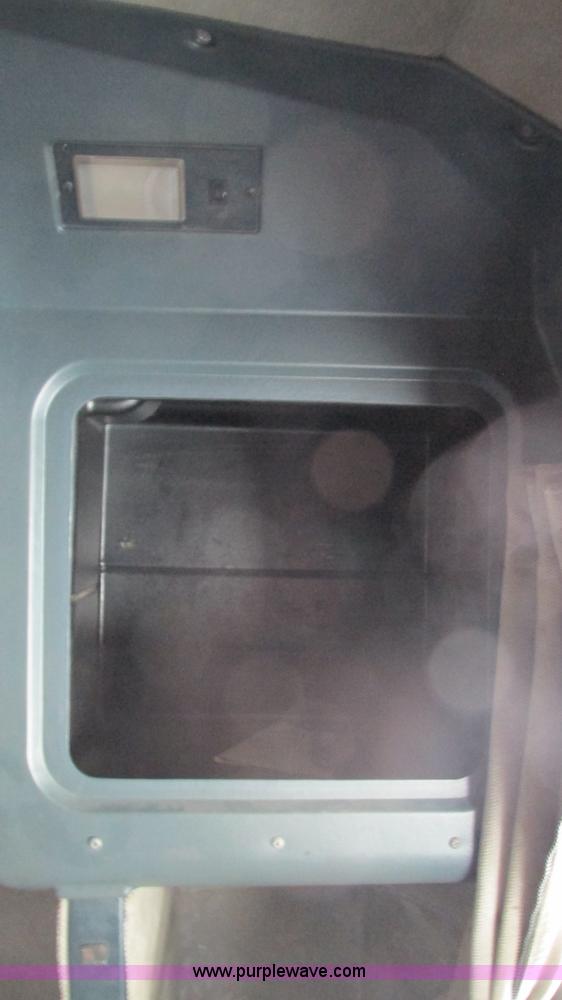 image for item J8554 2000 Peterbilt 377 semi truck