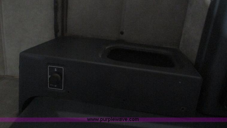 image for item J8554 2000 Peterbilt 377 semi truck