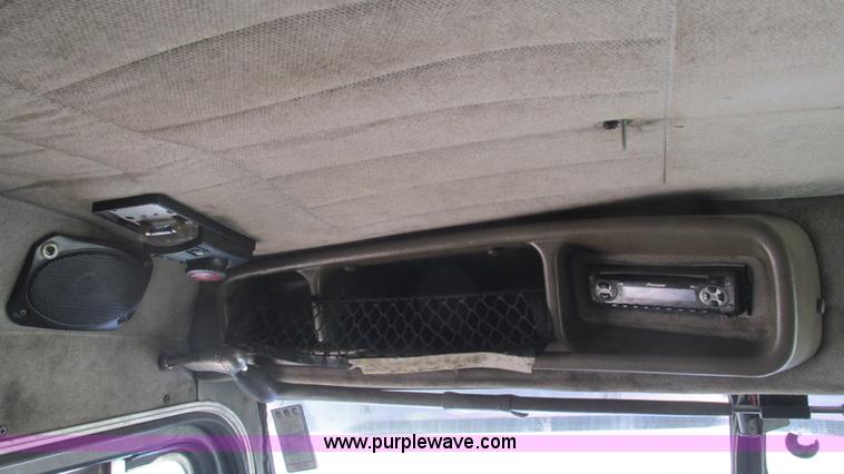 image for item J8554 2000 Peterbilt 377 semi truck