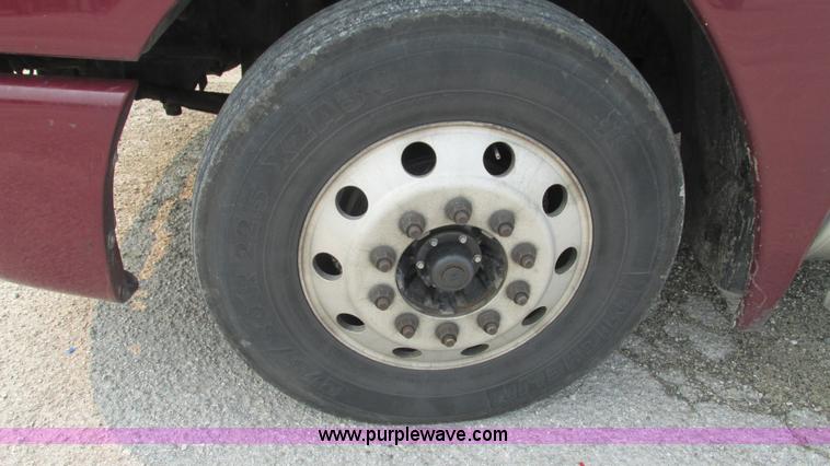 image for item J8555 2007 Freightliner Columbia semi truck