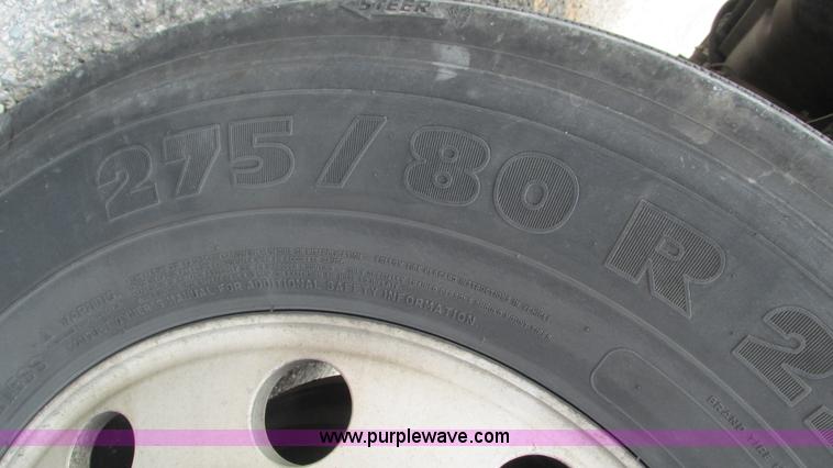 image for item J8555 2007 Freightliner Columbia semi truck