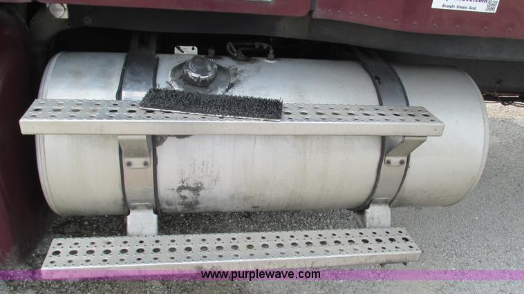 image for item J8555 2007 Freightliner Columbia semi truck