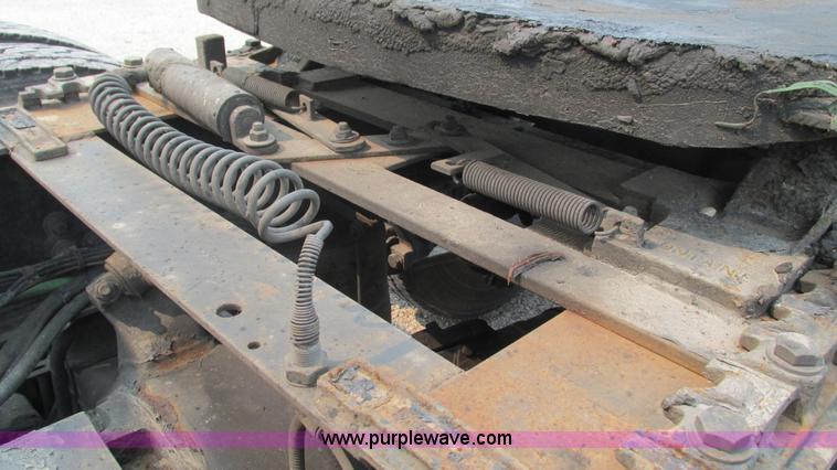 image for item J8555 2007 Freightliner Columbia semi truck